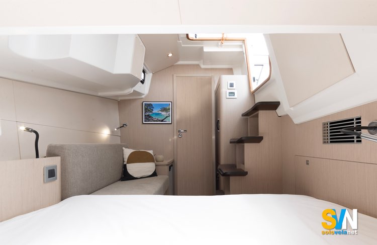Jeanneau 55, cabina VIP con ingresso separato