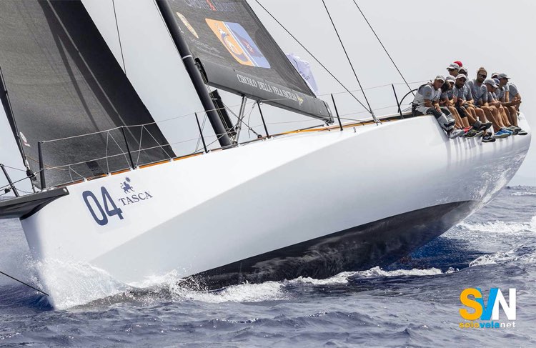 Neo 570, lo scafo