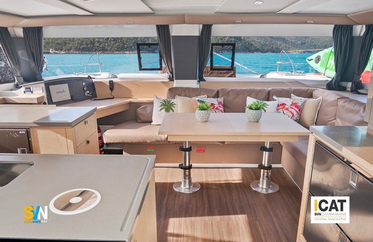 Fountaine Pajot - Helia 44, la dinette vista dal pozzetto