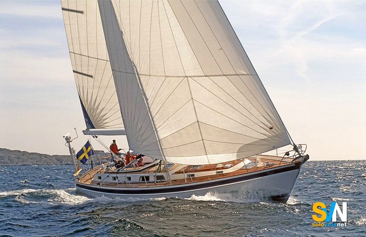 Hallberg Rassy 62, vista di lato