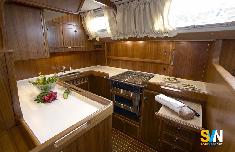 Hallberg Rassy 62, la cucina a U