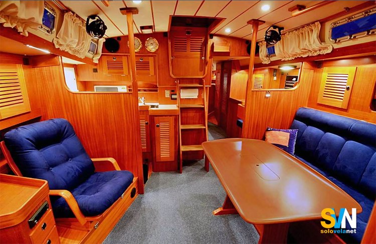 Hallberg Rassy 42, la dinette