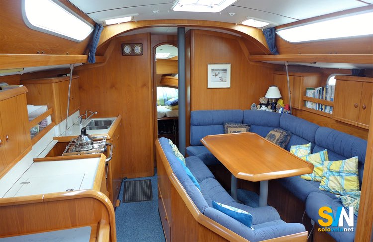 Sun Odyssey 42.2, la dinette