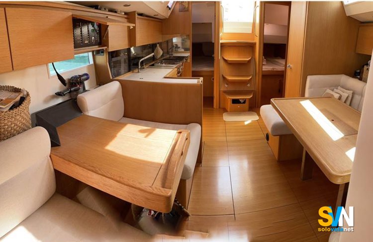 Solaris one 42, la dinette