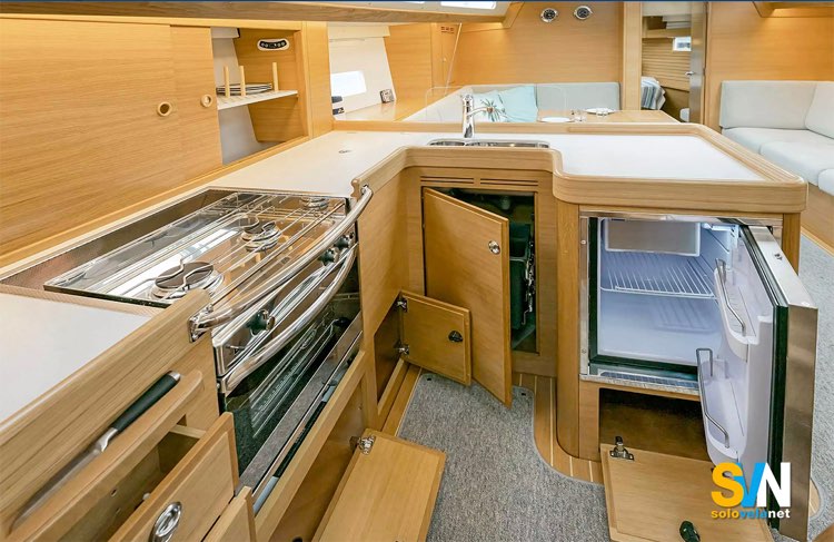 Hallberg Rassy 400, la cucina