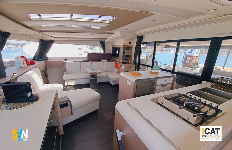 Fountaine Pajot - Aura 51, dinette, vista d'insieme