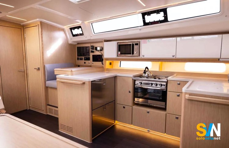 Bavaria C46, la cucina