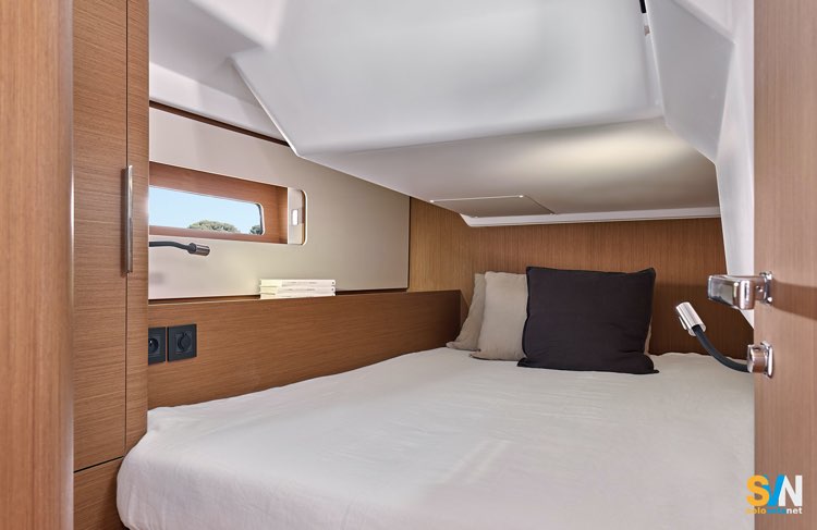 Una delle due cabine gemelle di poppa del First 44