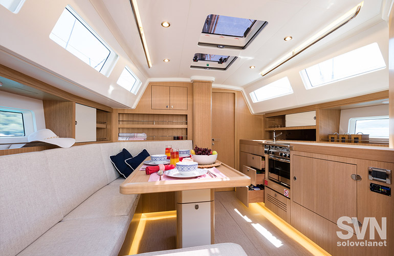 Azuree 41, la dinette