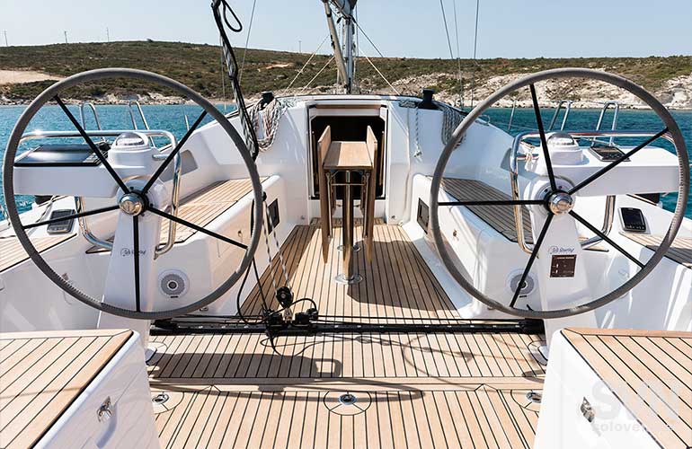 Azuree 41, la timoneria