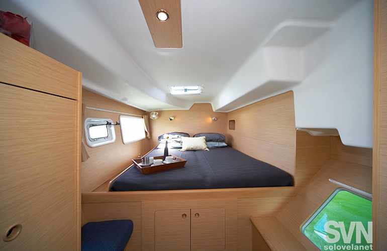 Lagoon 380 S2, una cabina