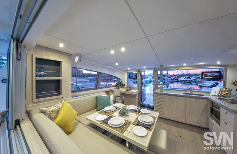 Leopard 40, la dinette