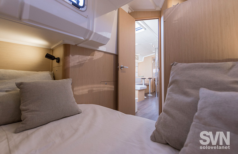 Oceanis 38.1, una cabina di poppa