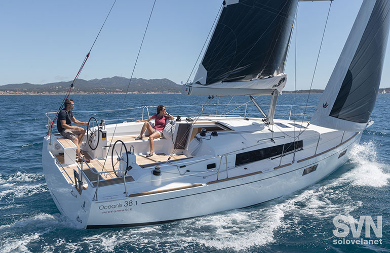 Oceanis 38.1 in navigazione