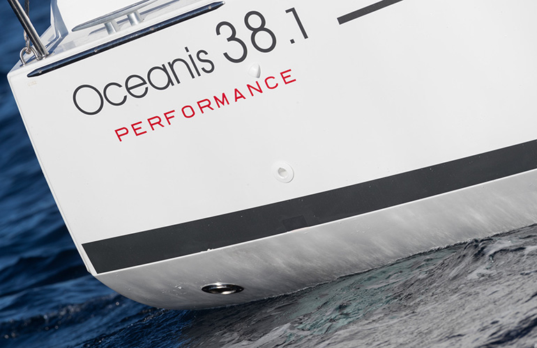 Oceanis 38.1, lo spigolo