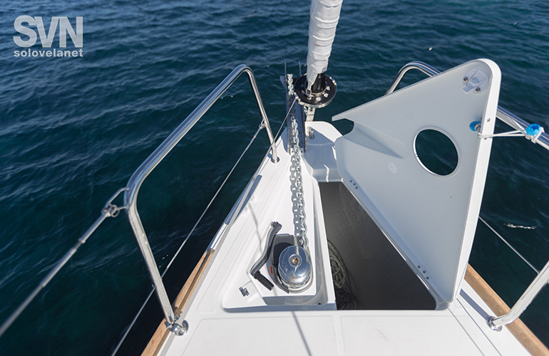 Oceanis 38.1, il gavone delle ancore
