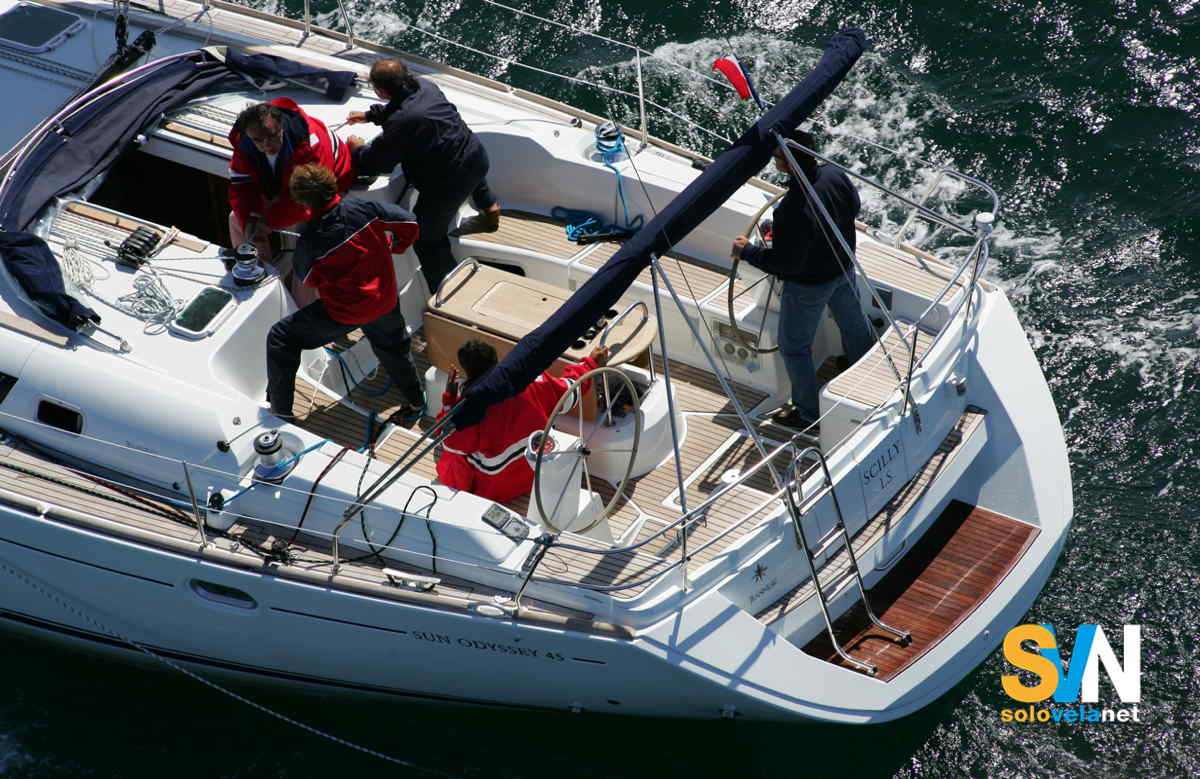 Il Sun Odyssey 45 visto dall'alto