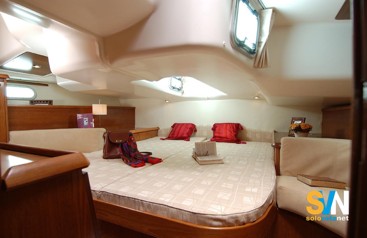 La cabina armatoriale di poppa del Sun Odyssey 45