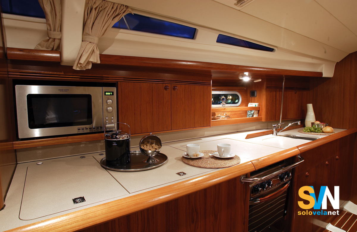 La cucina del Sun Odyssey 45