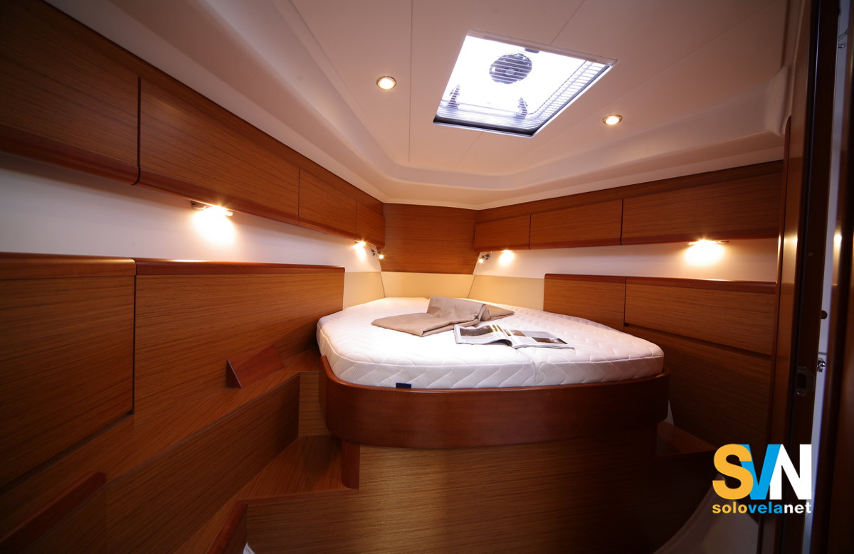 La cabina di prua del Sun Odyssey 45 DS