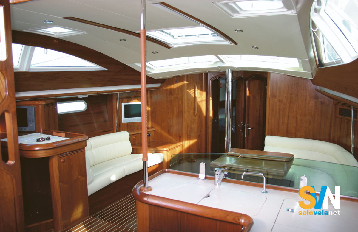 La dinette del Sun Odyssey 49 DS