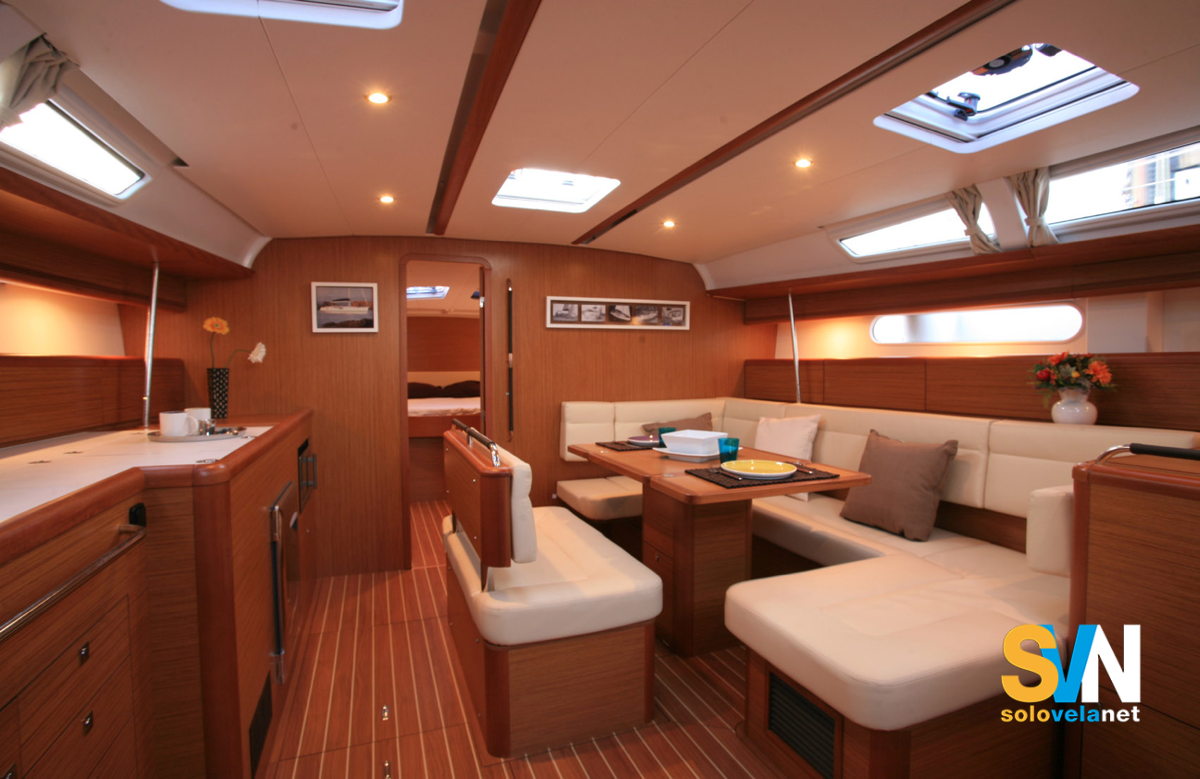 La dinette del Sun Odyssey 49i