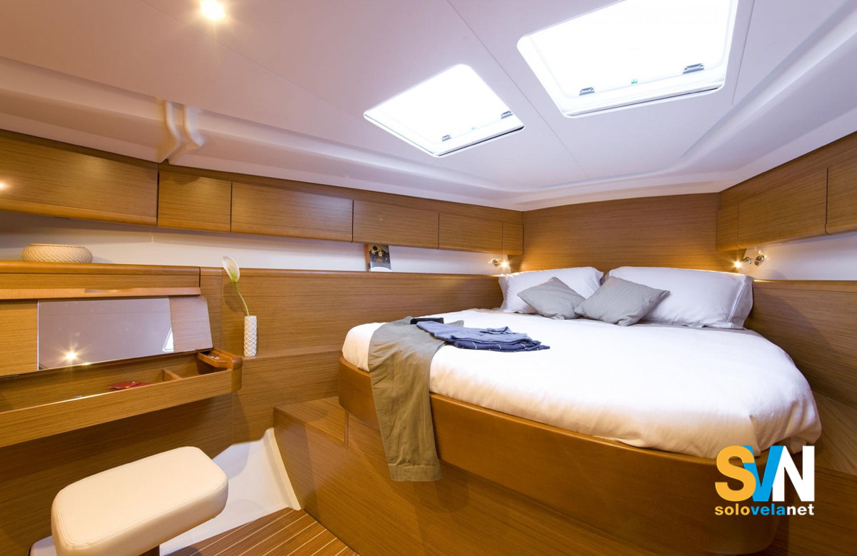 La cabina di prua del  Sun Odyssey 50 DS