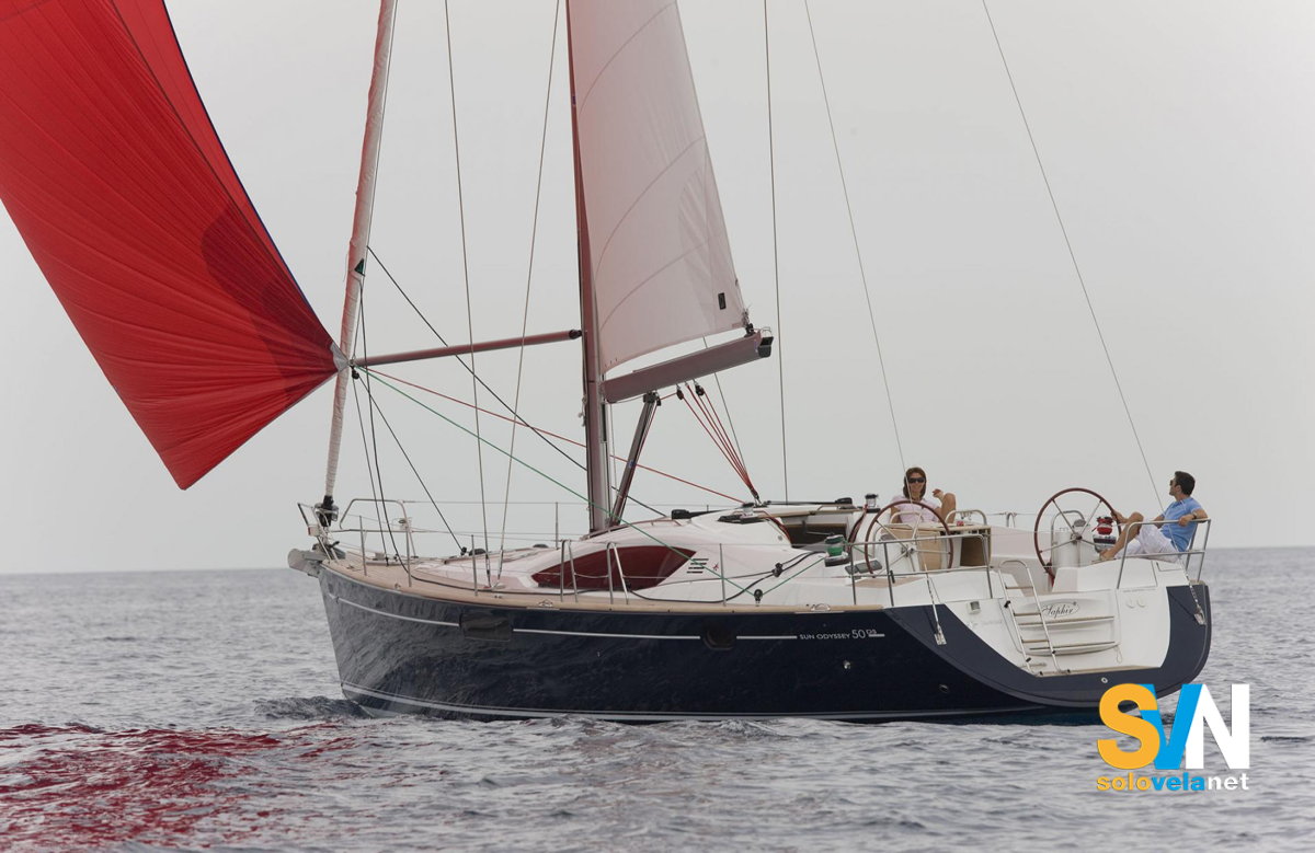 UIl Sun Odyssey 50 DS in navigazioner sotto spi