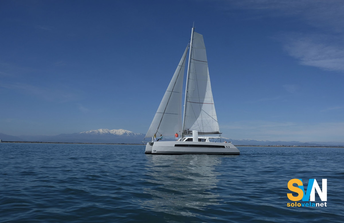 Il Catana 53 in navigazione