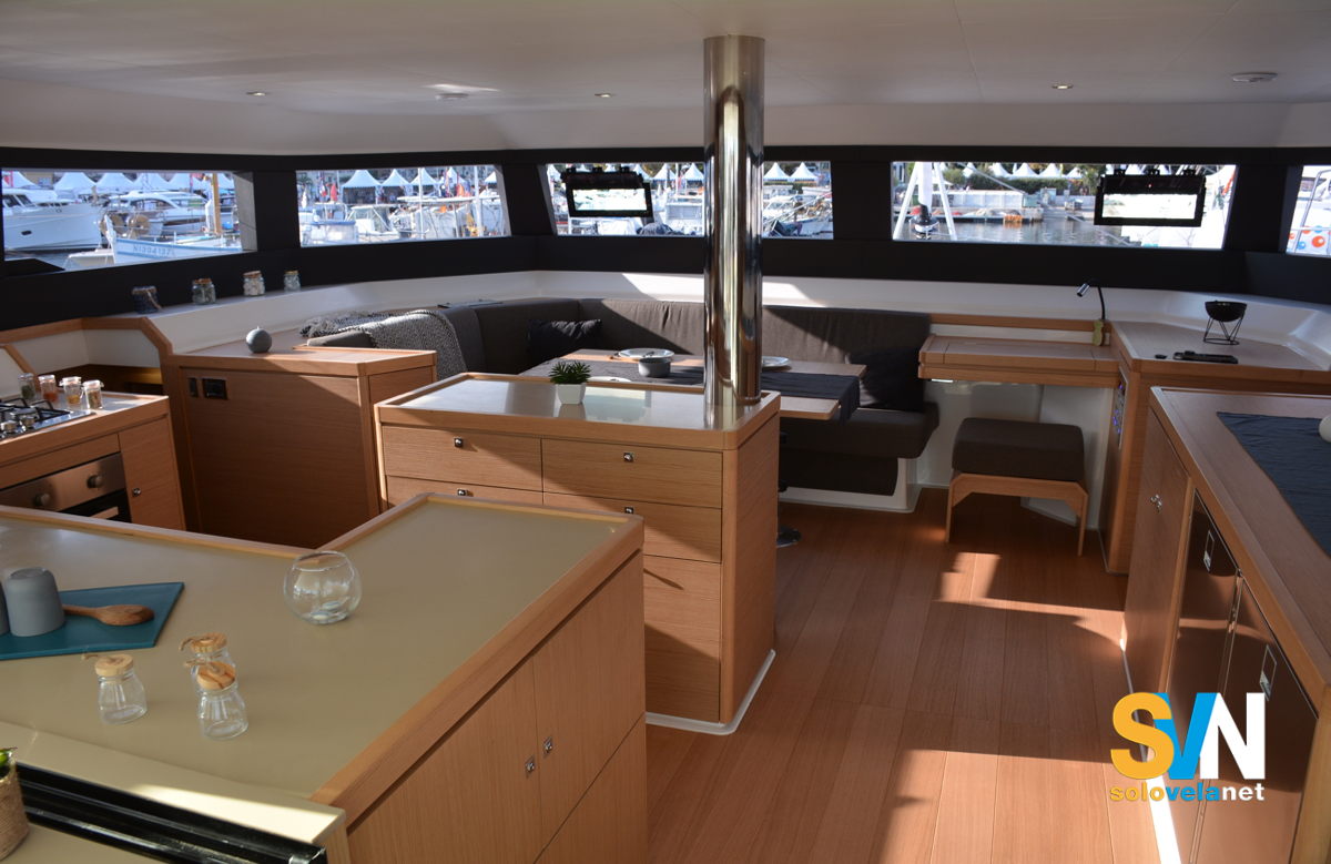 La dinette del Dufour Catamarans 48