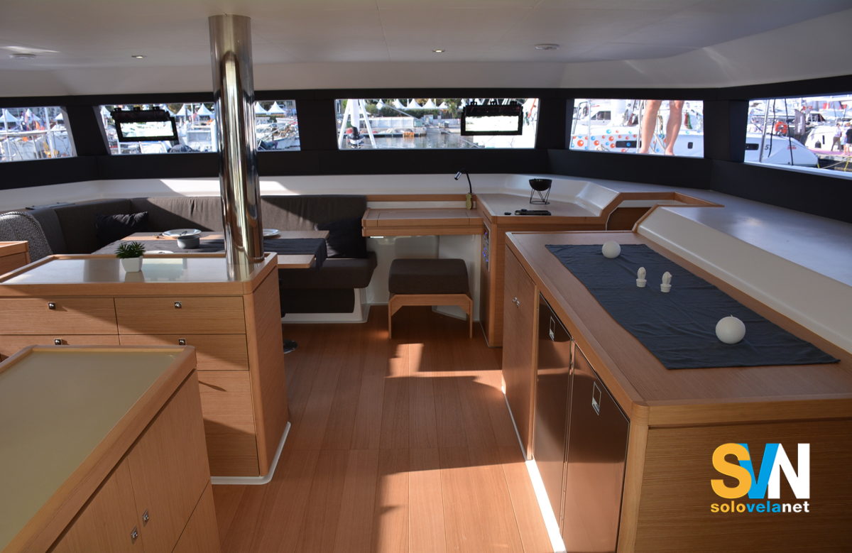 La dinette del Dufour Catamarans 48