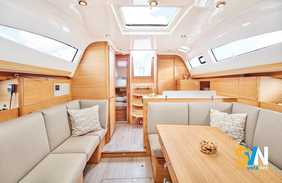 La dinette dell'Impression 40.1, vista da prua