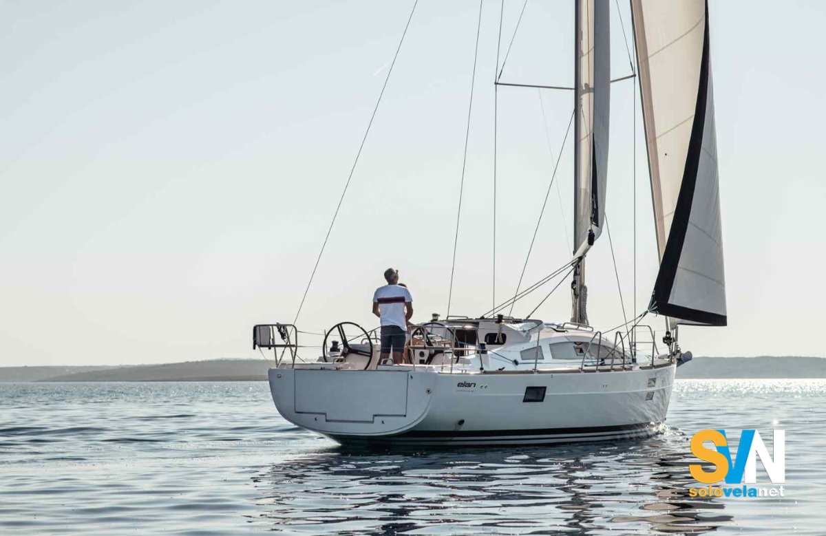 L'Impression 40.1 in navigazione, visto da poppa