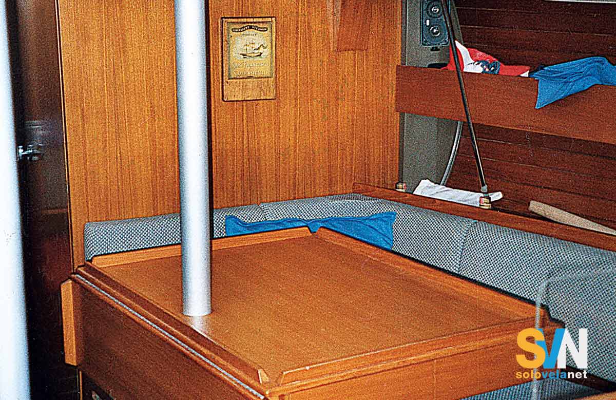 Grand Soleil 34, uno scorcio della dinette