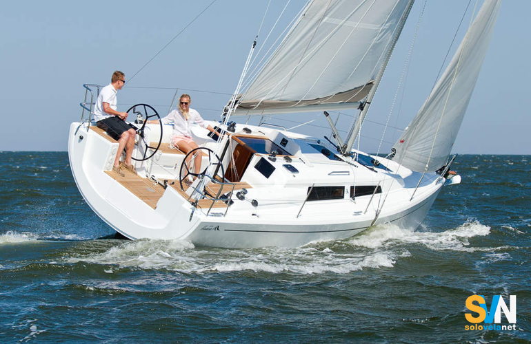 Hanse 315, a differenza del modello precedente ha due ruote del timone
