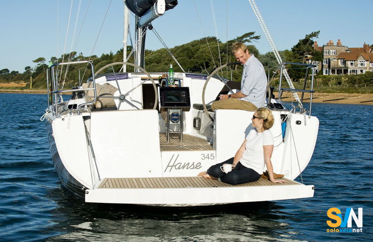 La poppa dell'Hanse 345 ha lo specchio di poppa abbattibile