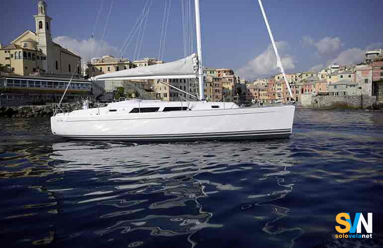 L'Hanse 370 visto di lato