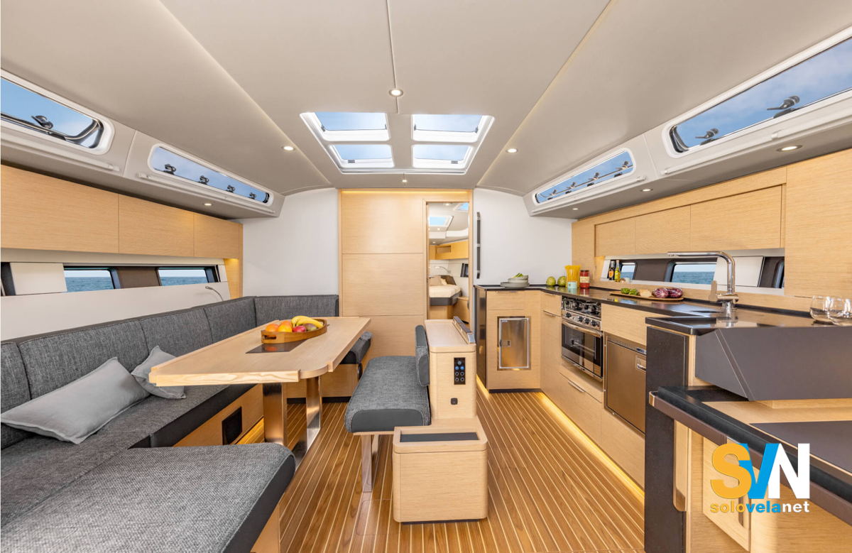 La dinette dell'Hanse 460