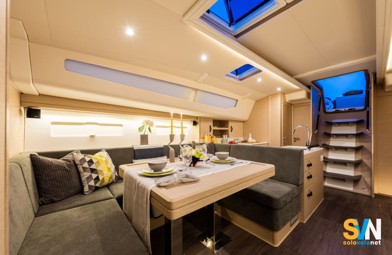 Jeanneau 51, la dinette