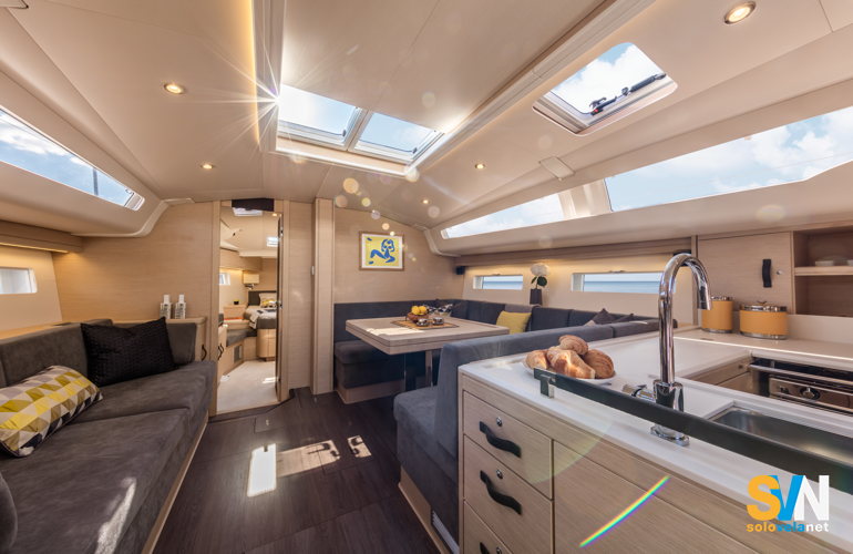 Jeanneau 51, la dinette