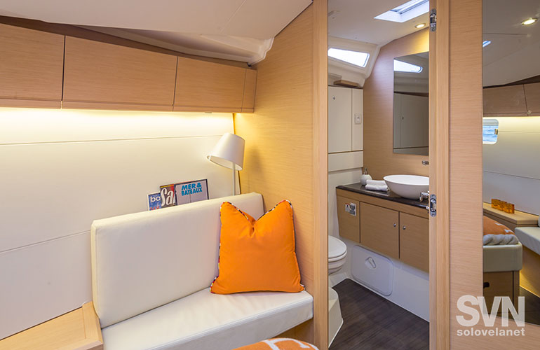 Jeanneau 54, il bagno ospiti