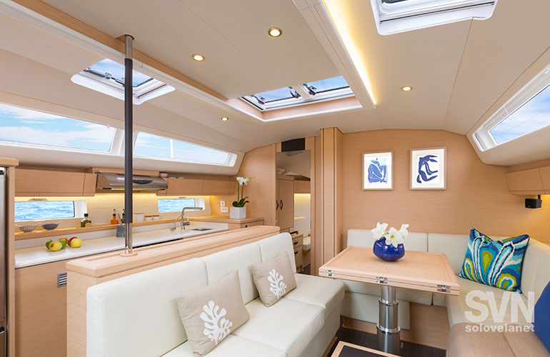 Jeanneau 54, la dinette