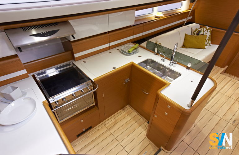 Jeanneau 57, la cucina