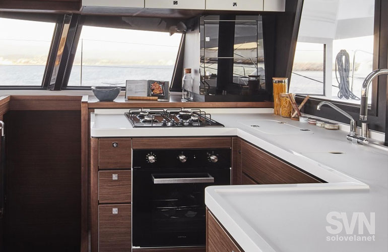Nautitech 46 Fly, la cucina