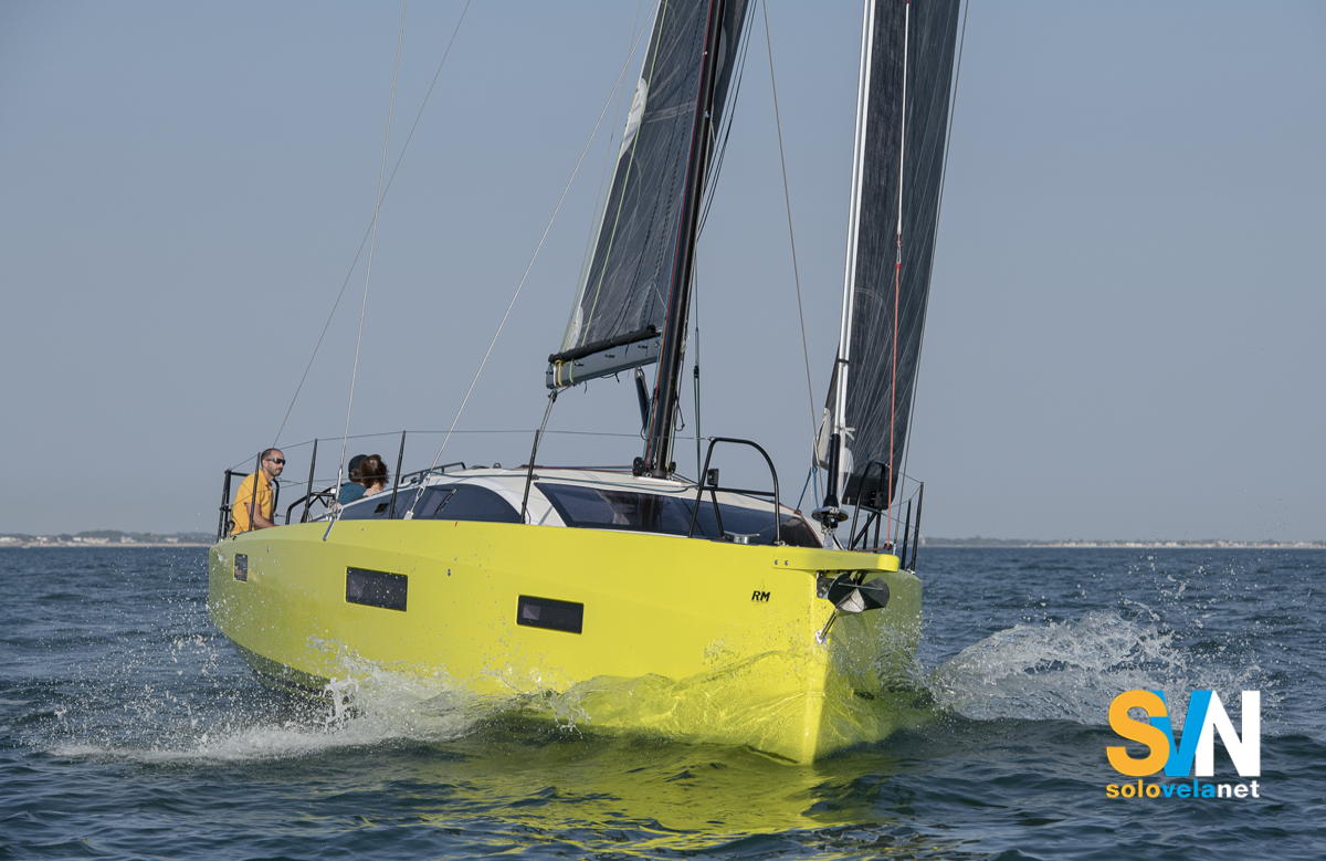 L'RM 1180 in navigazione visto da prua