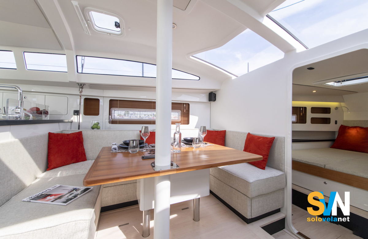 I divani della dinette in primo piano dell'RM 1180