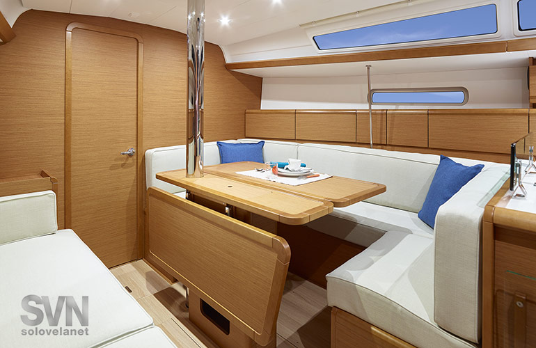 Sun Odyssey 389, la divaneria