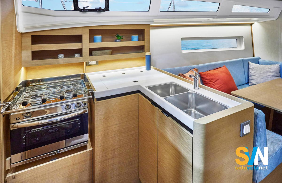 La cucina del Sun Odyssey 380