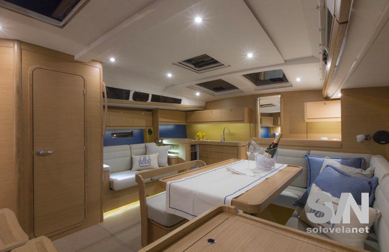 Dufour 460 GL - la dinette