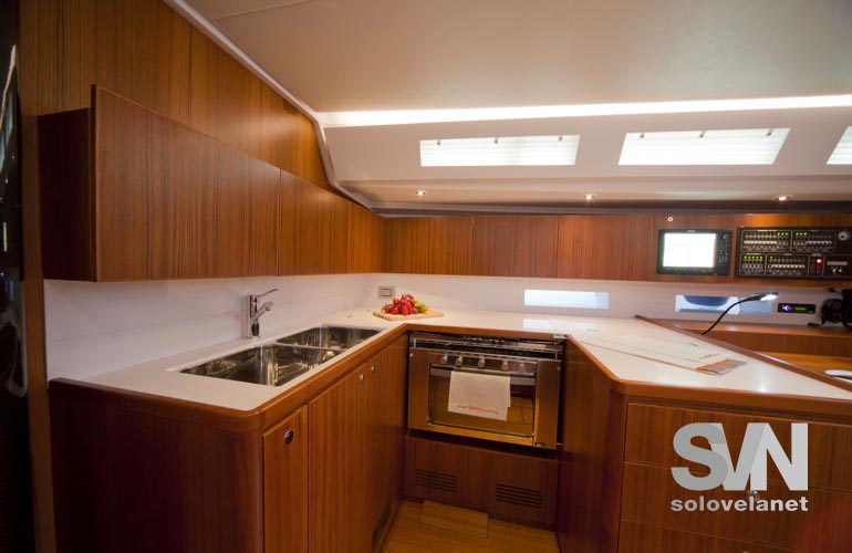 Grand Soleil 50, cucina